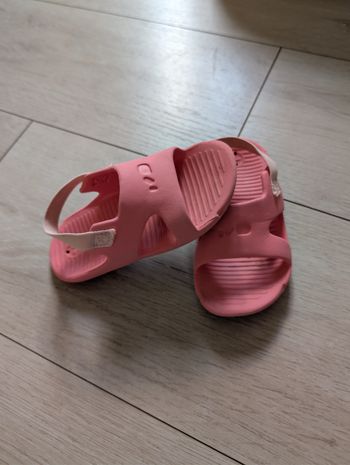 Chaussure de plage fille bon état 