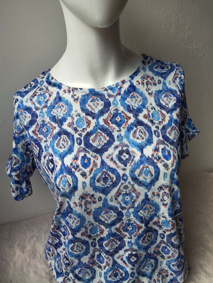 Haut manches courtes blanc motifs bleu et rose - photo numéro 2