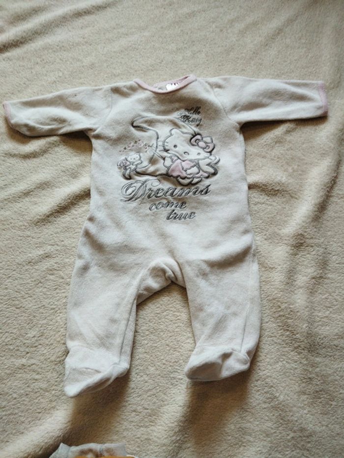 Lot de pyjamas - photo numéro 2