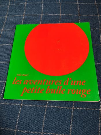 Les aventures d'une petite bulle rouge