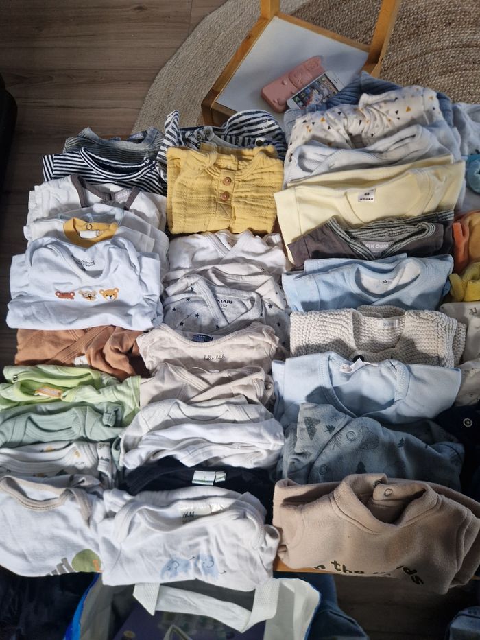 Lot vêtements 1 mois mixte ou garçon - photo numéro 2
