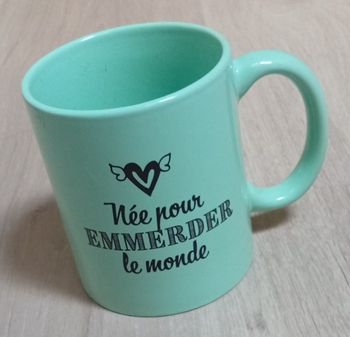 Tasse "Née pour emmerder le monde"