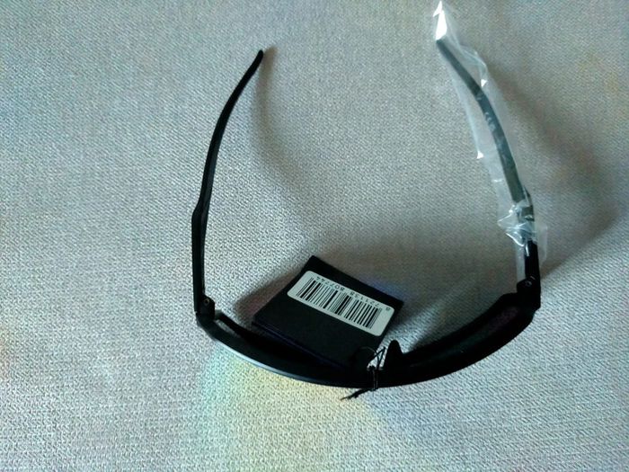 Lunettes de soleil enfant noires – Catégorie 3 – Neuf avec étiquette - photo numéro 3