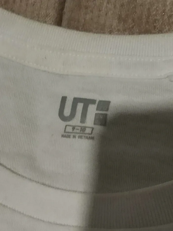 T-shirt UniQlo (UT) imprimé mario garçon 9-10 ans - photo numéro 2