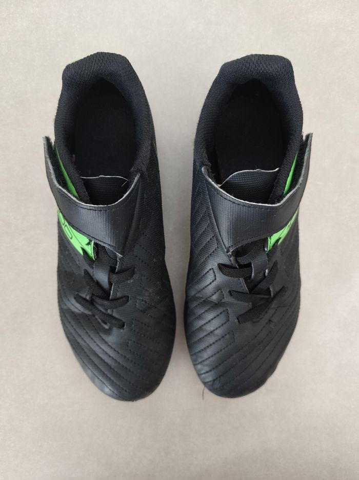 Chaussures de foot taille 33 - photo numéro 2