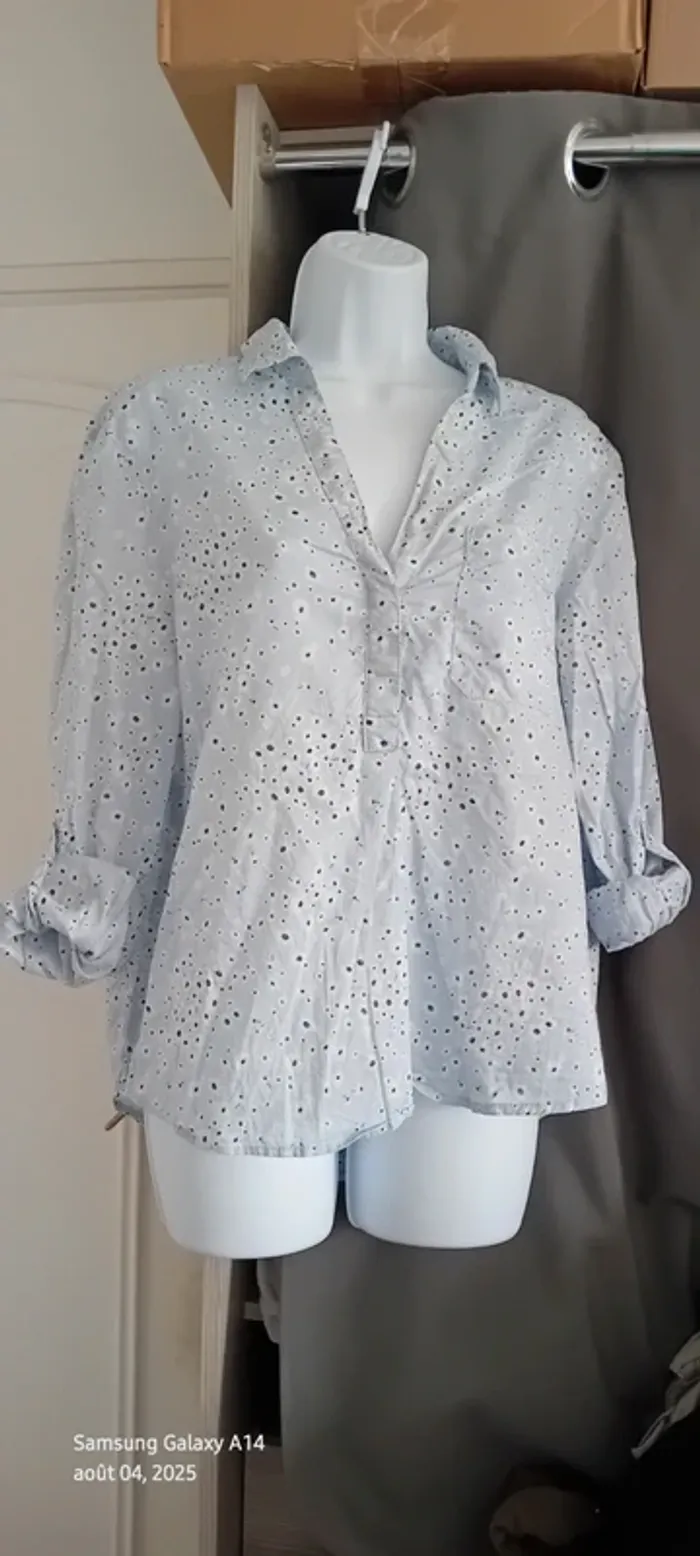 Blouse manches ajustables décolleté en V avec poche motif fleurs bleu femme 42 c&a - photo numéro 2