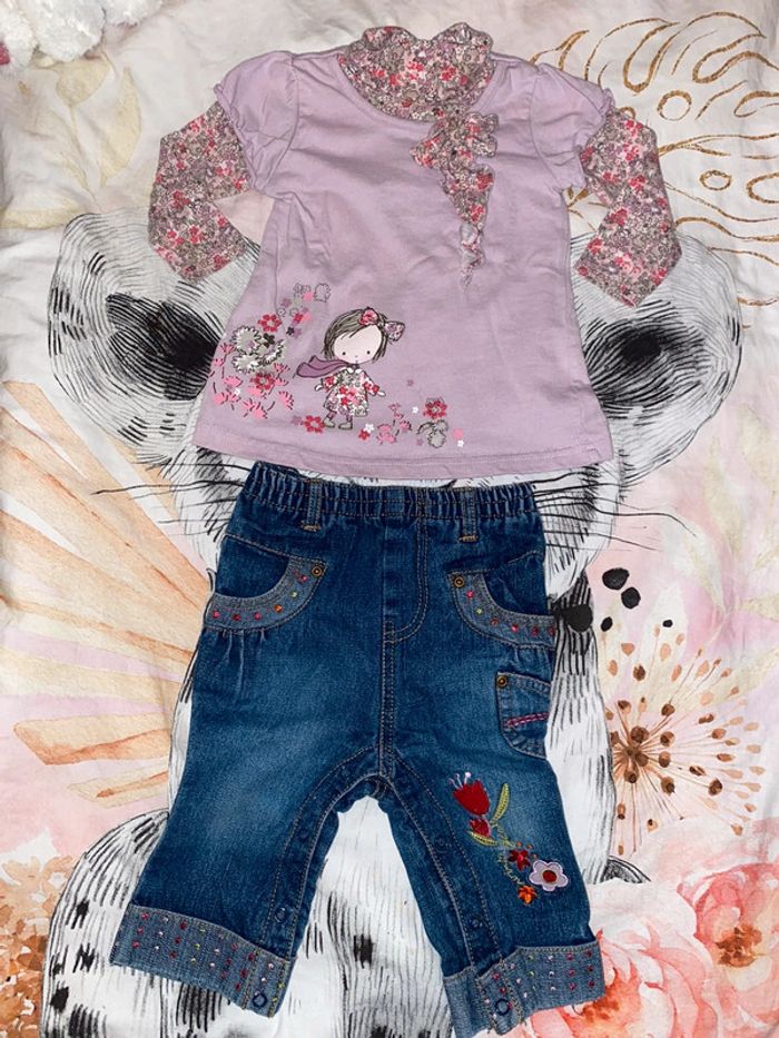 Ensemble t-shirt et jeans, taille 12 mois, marque Charlotte aux fraises.