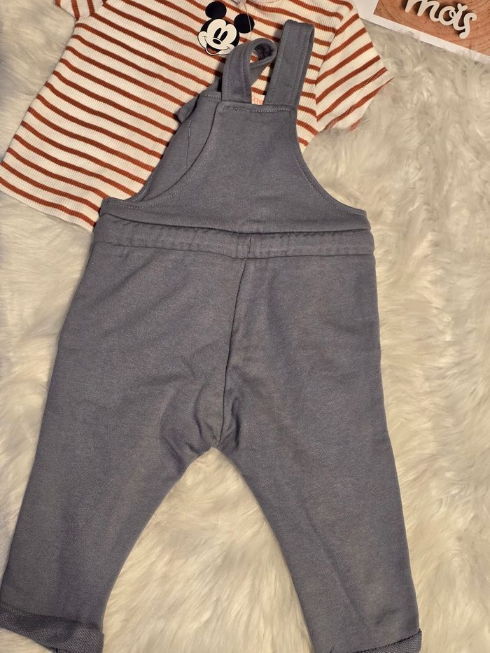 NEUF (non portés)🏷💙 🤩😍superbe ensemble mickey : salopette et teeshirt mc 12 mois garçon💙 - photo numéro 6