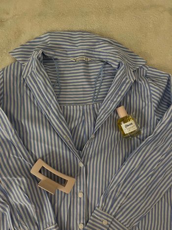 chemise rayure bleu clair et blanc stradivarius