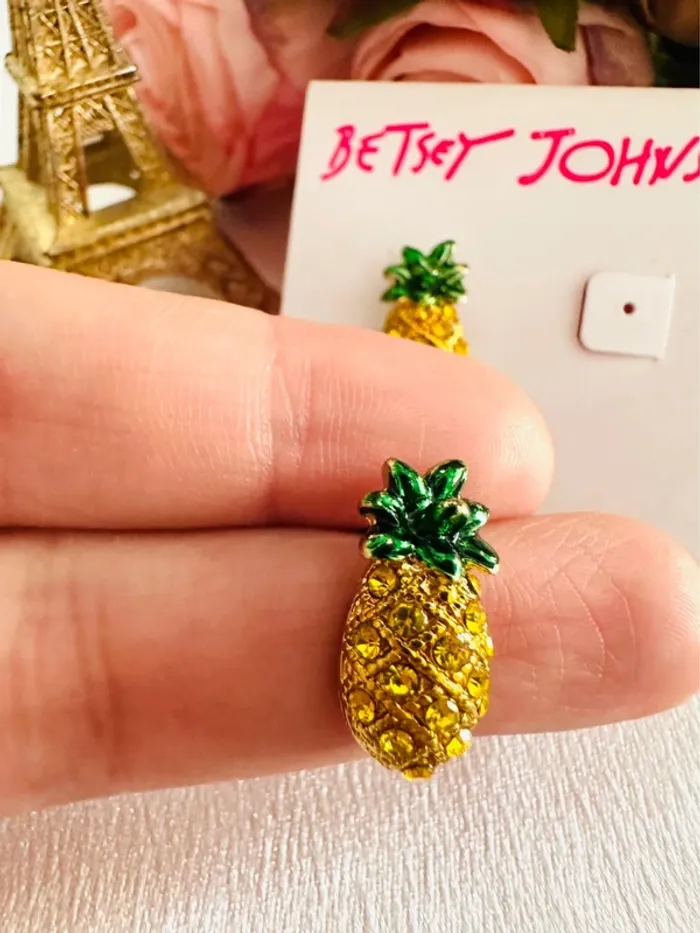Boucles d’oreilles ananas Betsey Johnson – strass jaunes, émaillées vert – modèle 3D, outlet - photo numéro 7