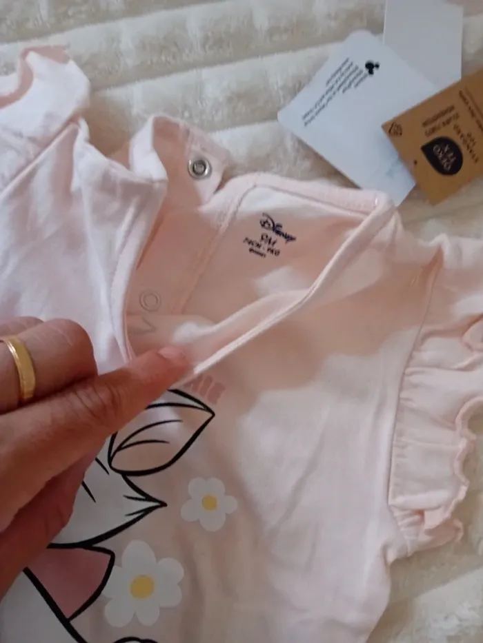 Ensemble Tshirt +bermuda 6/9mois 🌼👧 - photo numéro 3