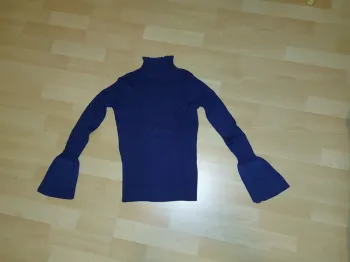Pull bleu manches évasées