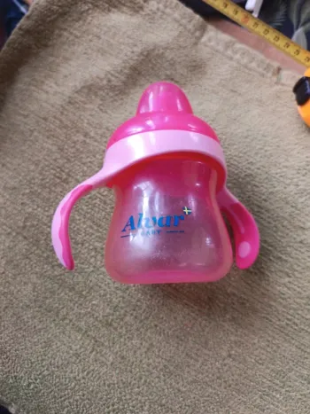 Tasse d'apprentissage rose Alvar.