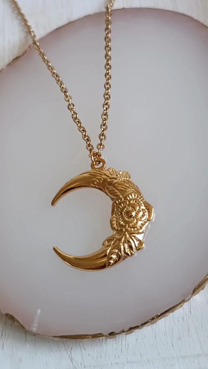 Joli collier pendentif lune - photo numéro 2