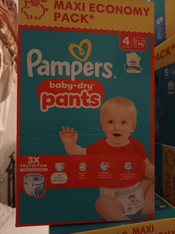 Couches pampers baby dry pants taille 4