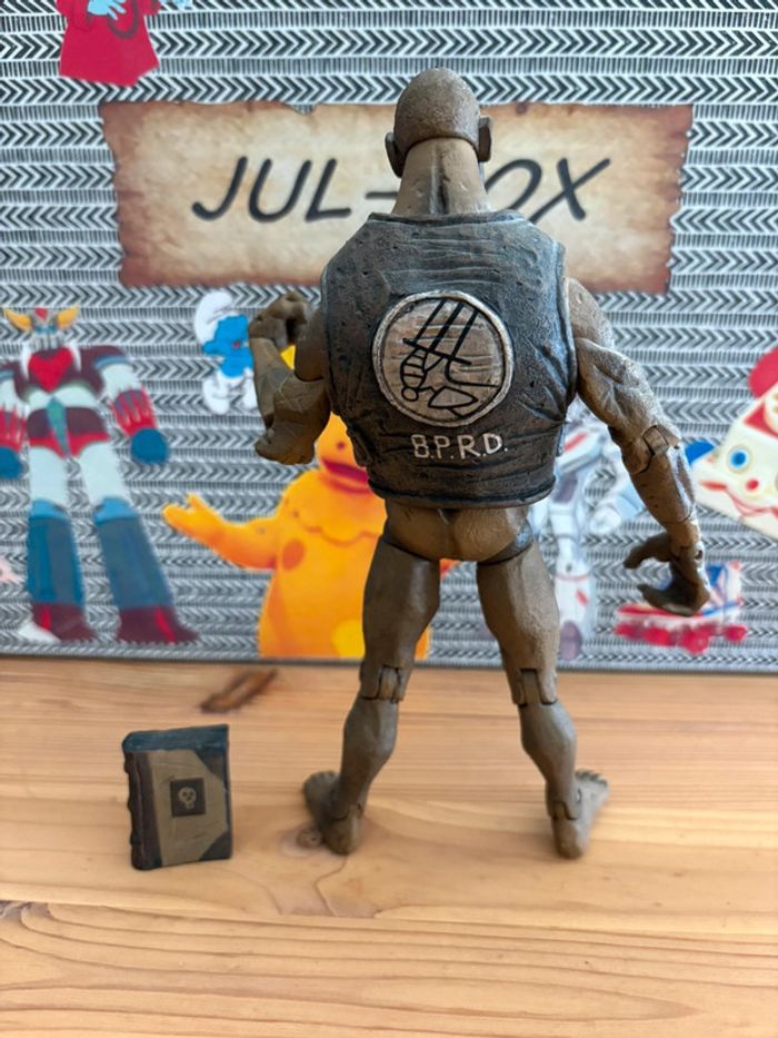 Figurine Mezco Hellboy Roger homonculus - photo numéro 3