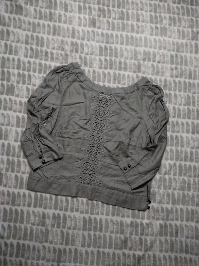 Blouse manches 3/4 dentelle crochet devant gris Kookaï taille 38 - photo numéro 1