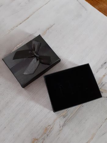 Boite vide pour offrir des bijoux