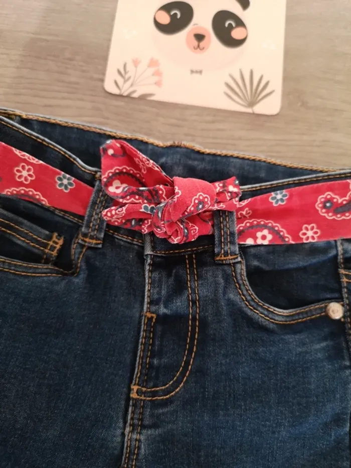 Jean avec ceinture rouge fleurie 6 mois - photo numéro 3