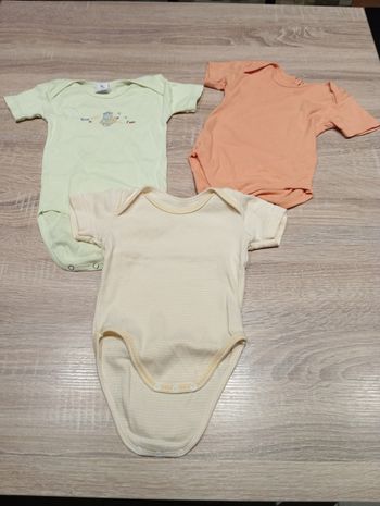 Lots bodys fille 6 mois