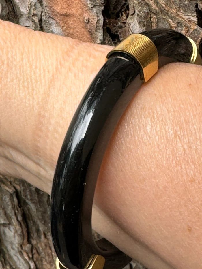 Jonc taille M 6,5 cm de diamètre résine noire et acier inoxydable or Mile Mila - photo numéro 6