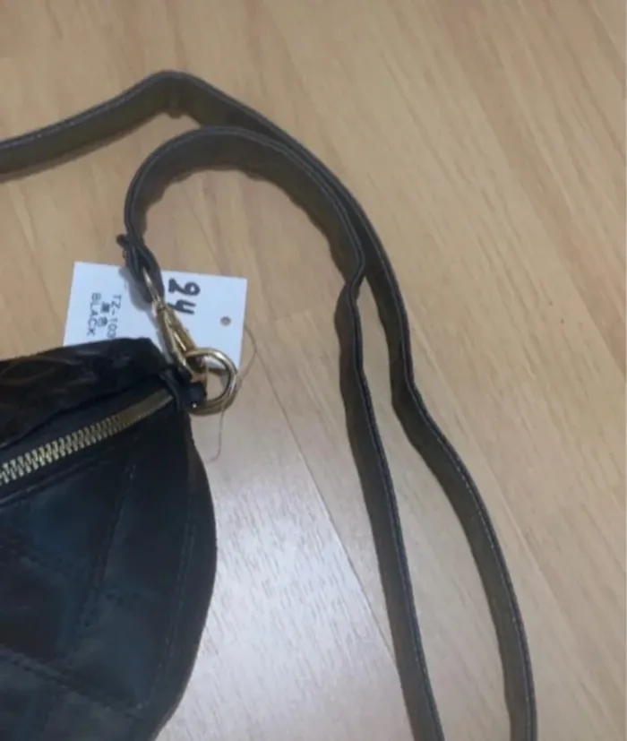 Sac noir porte des clés offerte 🍭🍭 - photo numéro 5