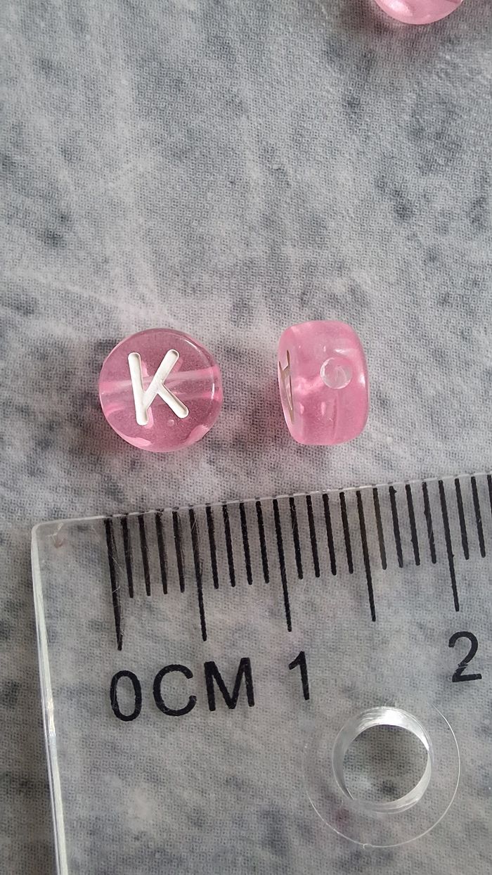 Perles roses lettres blanches - photo numéro 3