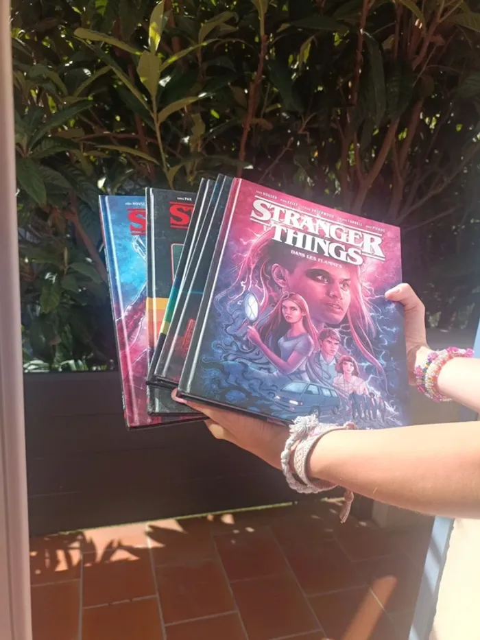 Lot de 5 bd stranger things