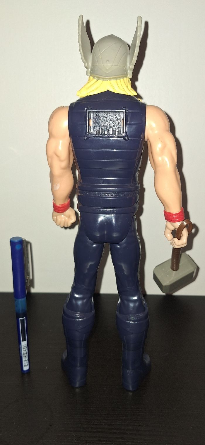 Figurine Marvel Advenger Thor 29 cm avec son marteau - photo numéro 2