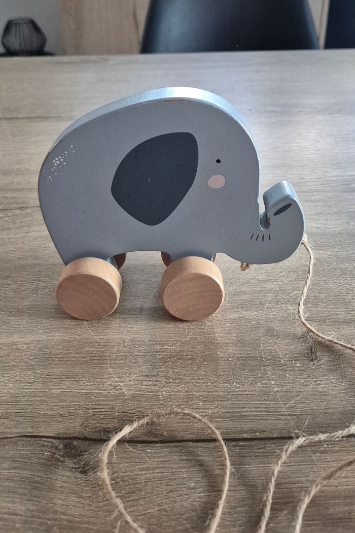 Éléphant en bois à tirer - photo numéro 2