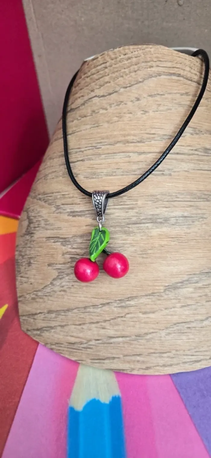 Collier cerise fimo neuf - photo numéro 2