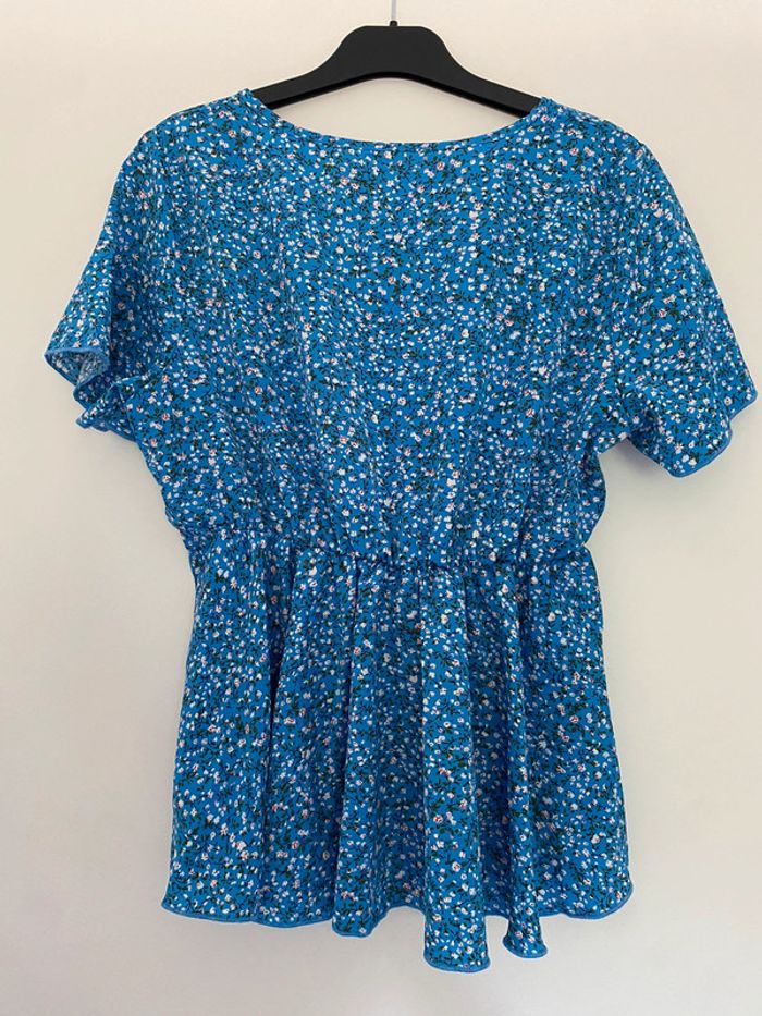 Blouse bleue fleurie manches courtes - photo numéro 3