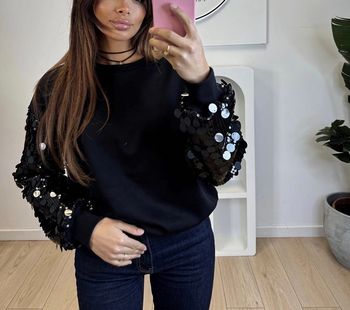 Pull noir manches à sequin