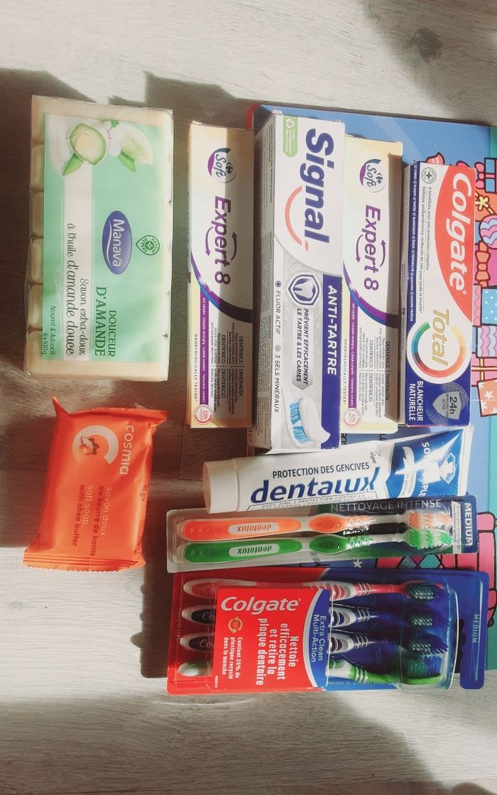 LOT HYGIENE DENTAIRE ET SAVONS - photo numéro 3