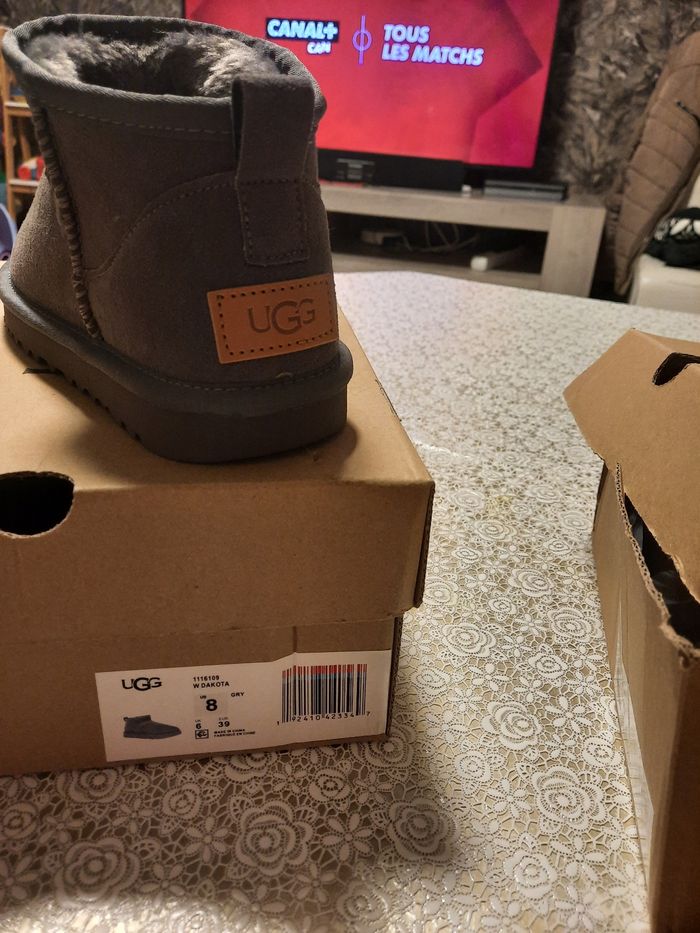 Paire de UGG - photo numéro 2