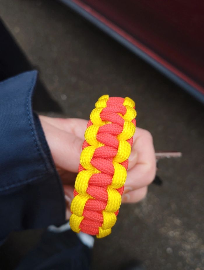 Bracelet femme jaune et rouge en paracorde - photo numéro 3