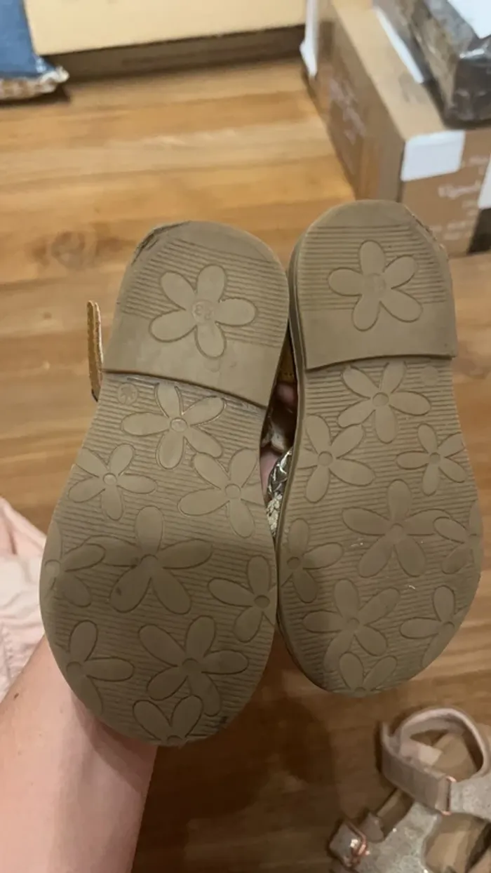 Lot 3 paire de sandale fille 23 - photo numéro 9