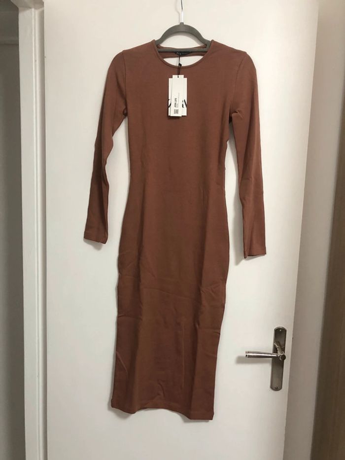 Superbe belle robe longue rose foncé Zara neuve avec étiquette taille L