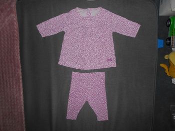 Ensemble, taille: 1 mois (Kitchoun) à 0,50 EURO