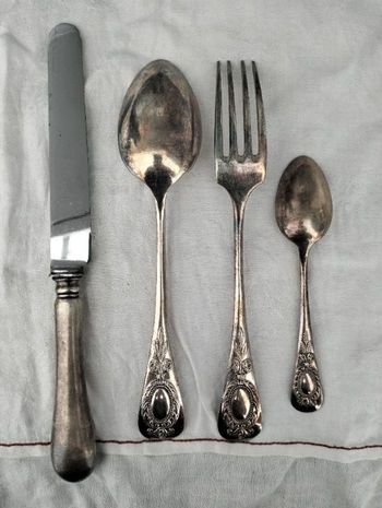 Couverts en métal argenté Ravinet d'Enfer. 