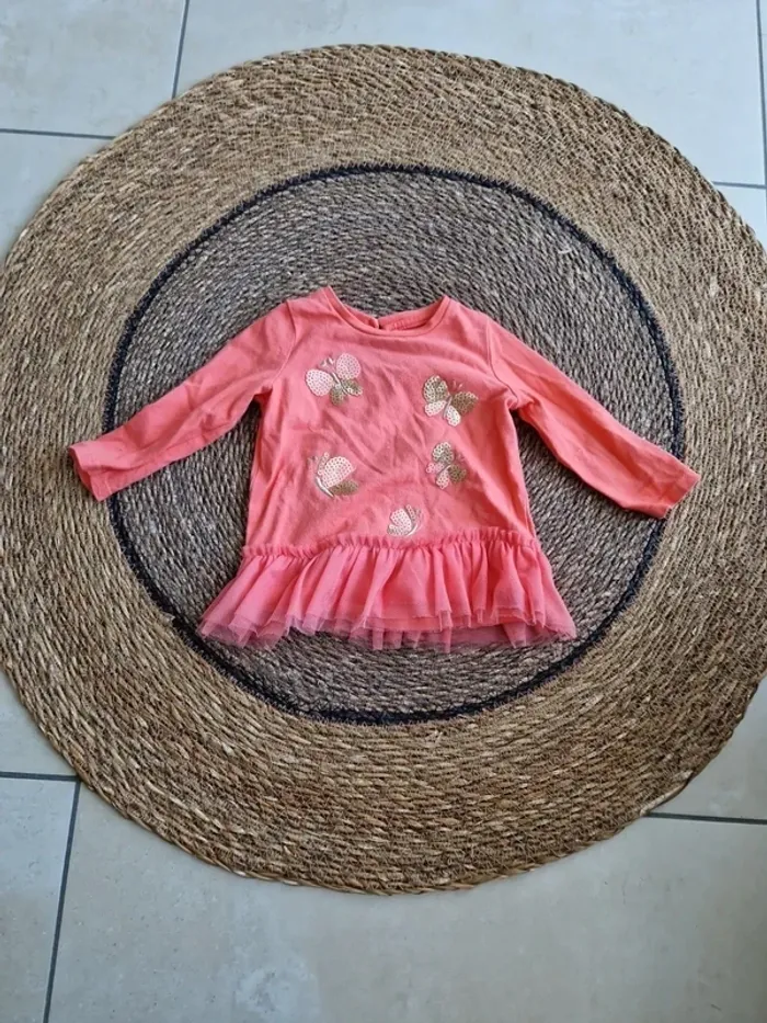 Joli haut motif papillons taille 12 mois