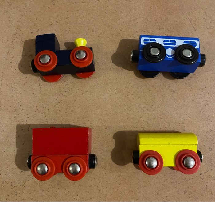 Train en bois - photo numéro 4