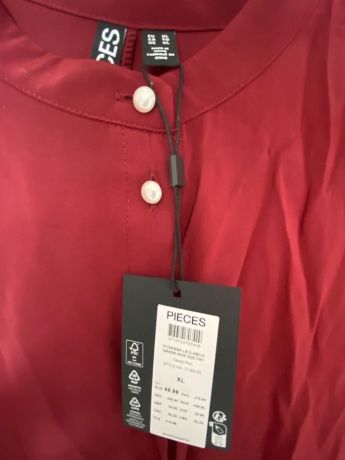 Robe bordeaux - photo numéro 4