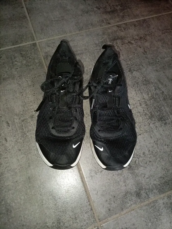 Baskets Nike Pointure 38,5 - photo numéro 2