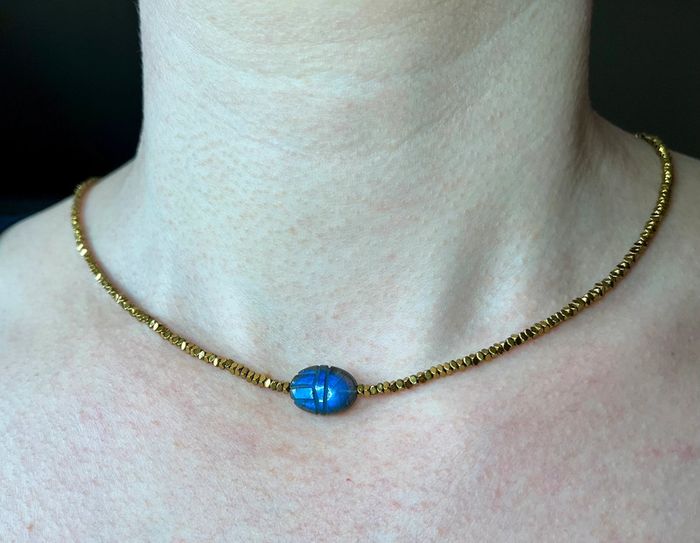 Collier amulette scarabée Labradorite et micro hématites - photo numéro 9