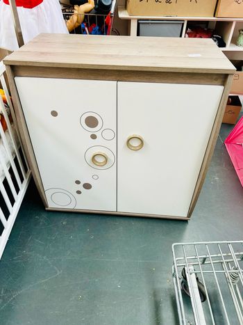 Chambre bébé lit et commode