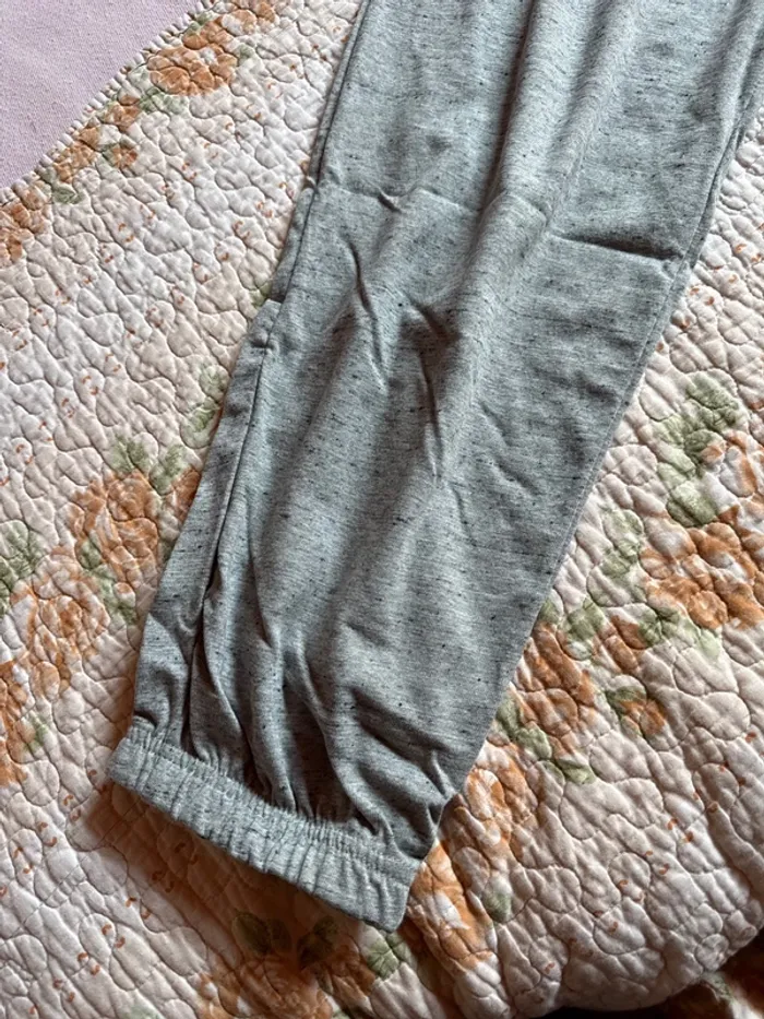 Jogging Nike femme neuf avec étiquette taille S/M/L - photo numéro 2