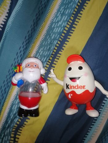 Tirelire où père noël KINDER