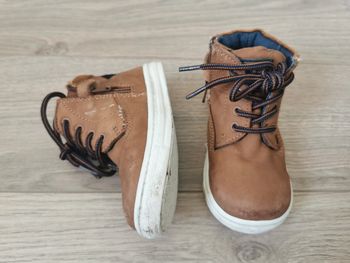 Chaussures montantes taille 22