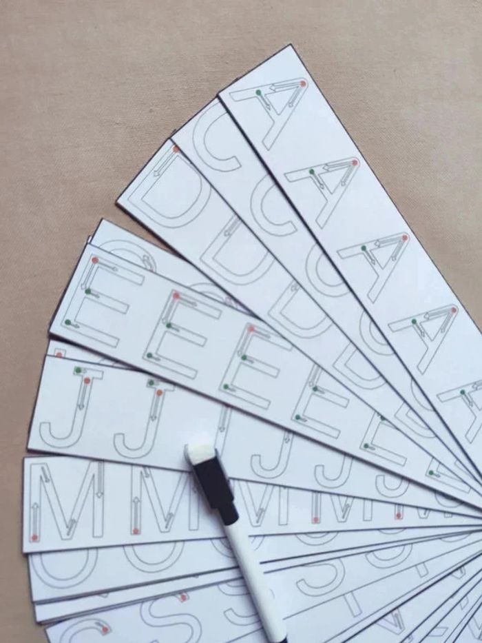 Carnet de 27 cartes pour apprendre à tracer les lettre de l'alphabet Montessori - photo numéro 2